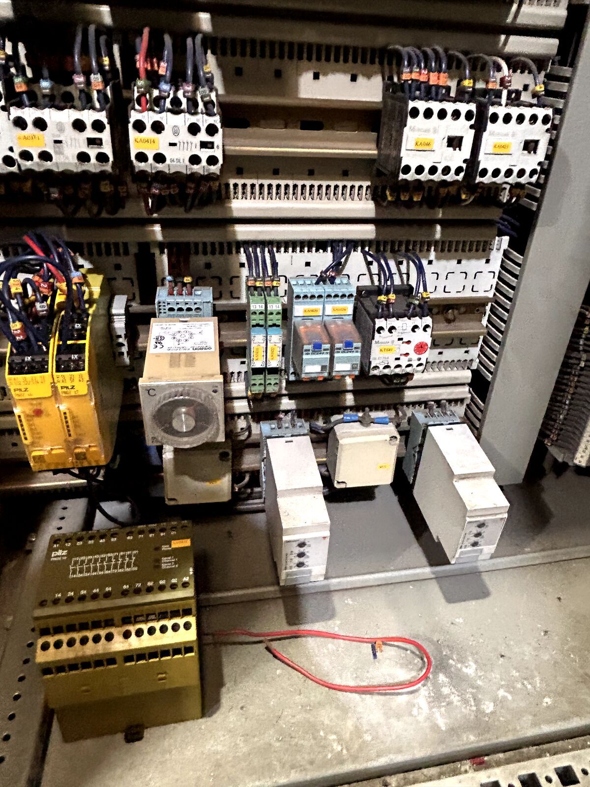 Motor control cabinet